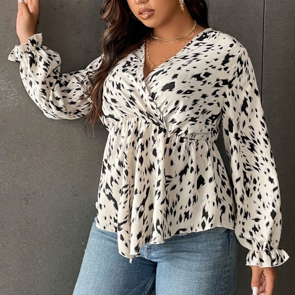 Plus Boho green Leopard Print Surplice Peplum Top - Picture 4 of 8